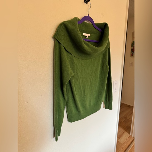 LIKE NEW Cashmere Project Green Off Shoulder Sweater Long Sleeve 100% Cashmere S - Picture 2 of 8